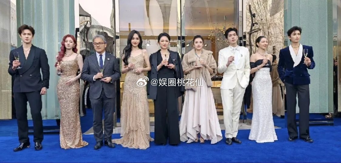 难怪唐嫣没像赵丽颖、杨幂那样去电影圈试水，原来她的脸型在大荧幕上真的比较吃亏。虽