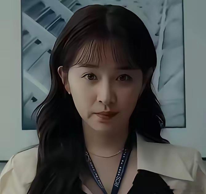 看完《夜色正浓》，我有个疑问，乔海伦为什么要为了保住工作牺牲色相啊？别人牺牲都是