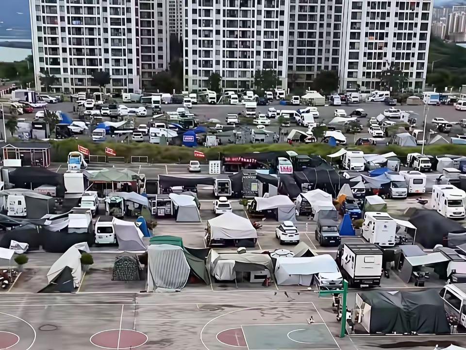 房车的好日子，算是到头了。你没看错，最近从云南到广西北海，一张张公告贴出来，