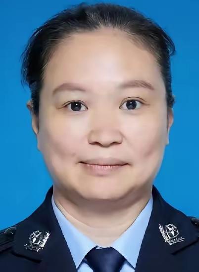 梁红珊，1971年6月出生，汉族，中共党员，一级警督警衔，生前系广东省广州市公安