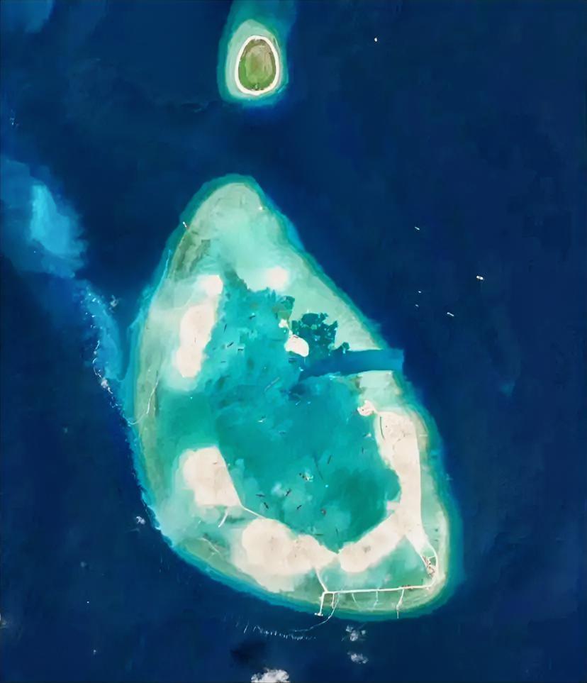 这是中国正在西沙羚羊礁推进的大规模岛礁吹填建设情况，最早在2025年10月前后就