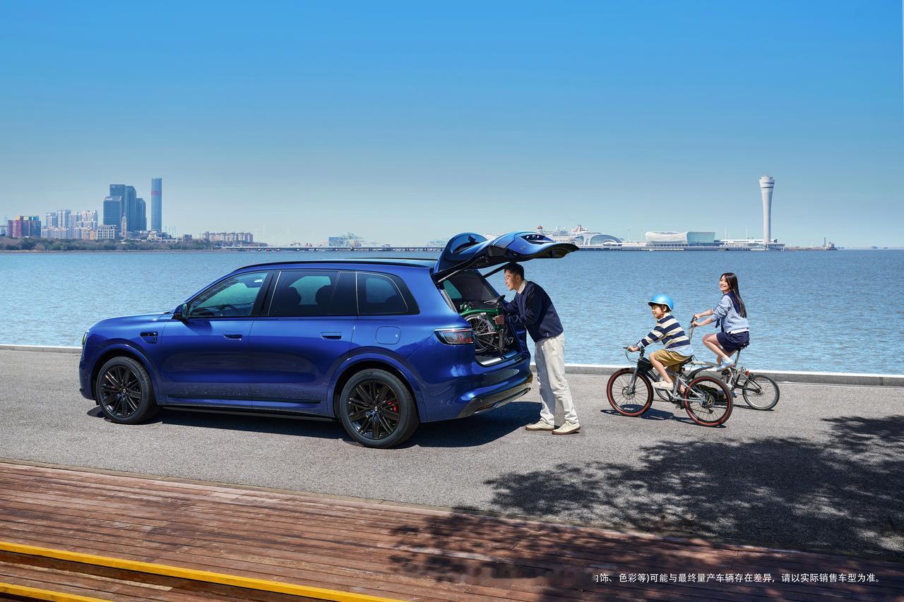 家用车最怕动力肉、能耗高，问界M8兼顾好开与省钱不少家庭选六座SUV，都怕车身