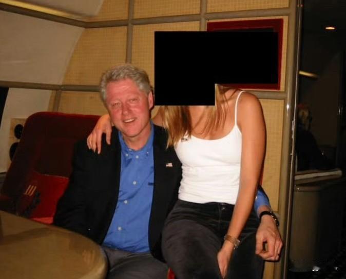 克林顿：别曝光我一个人，有本事全爆出来。针对美国官方开始陆续向外界发布“爱泼斯坦