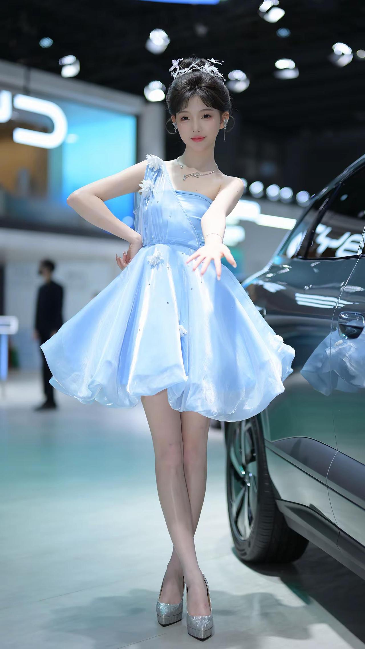 车模小姐姐。2025广州车展车模小姐姐车模威摄影@小面包