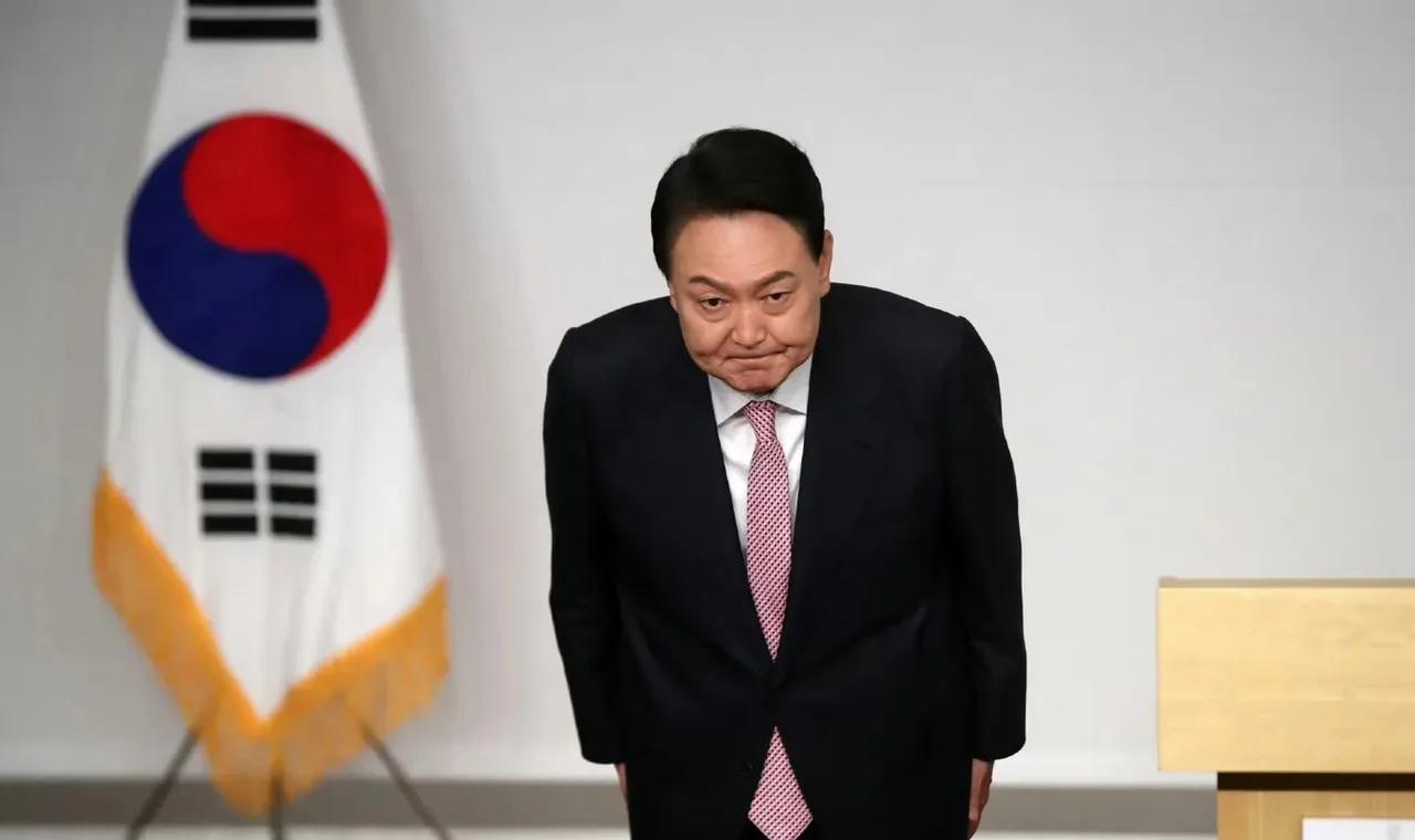 65岁韩国前总统尹锡悦宣布退出所属的韩国国民力量党，并呼吁支持自己及执政党候选人