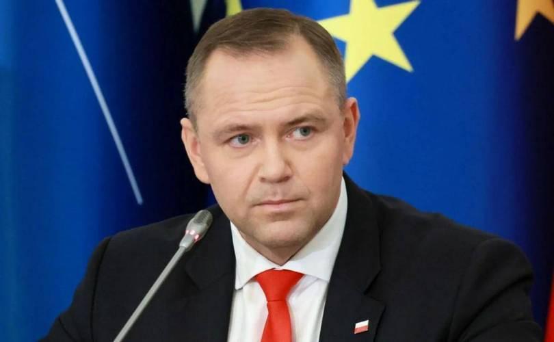 估计是波兰看清了此项法案有黑吃黑的味道，所以反对。波兰总统：不会签署“欧洲安全行