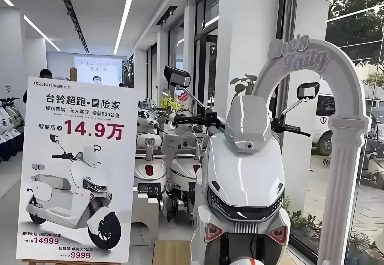 今天和老公一起去看车，看到这一幕直接把我吓傻了！这是什么车要这么贵！这个价格都够