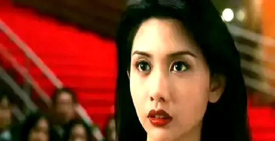 王晶审美跳水才不是老眼昏花。30年前捧邱淑贞捧到李嘉欣公开吃醋，现在砸资源硬推的