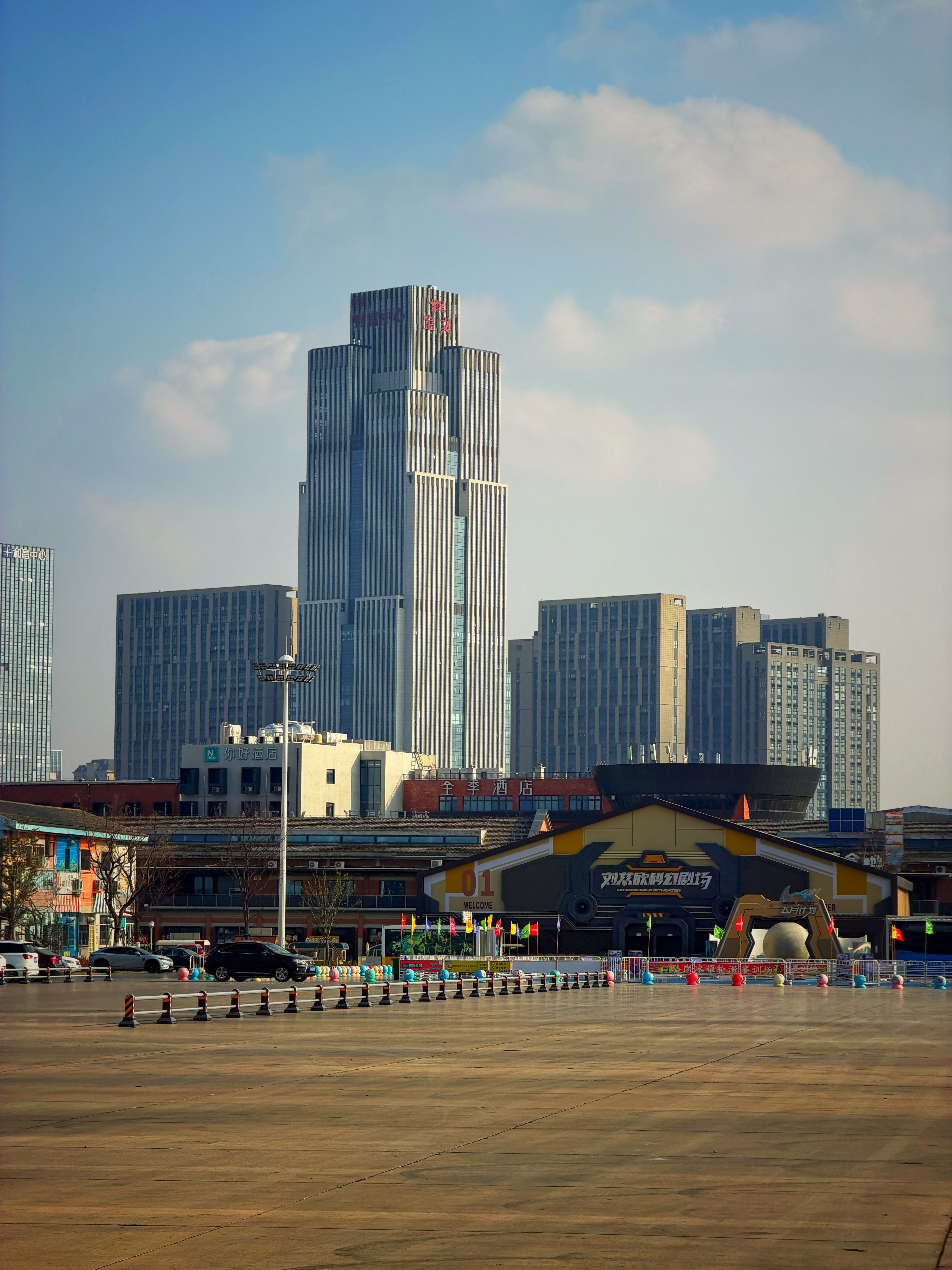 以前对合肥没什么感觉，印象中是一座还需要好好加油的城市。这次来出差，这机场公园，