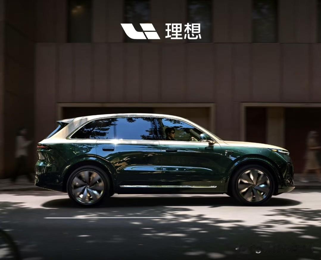 要让全新L8Ultra和迈巴赫GLS比二排舒适性；让全新L8Livis和宝