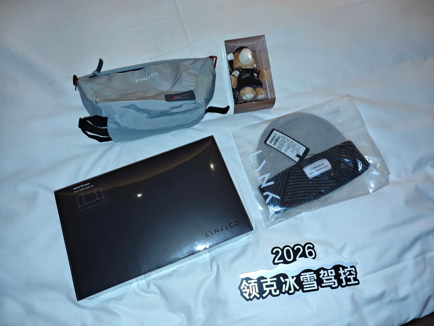 又是一年领克冰雪驾控营海报上还印着2024年牙克石找出来一张那年的老照片当时开着