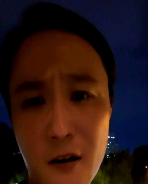 德云社旧账又被翻出来了。放心，这次不骂谁，只聊钱和笑声怎么投票。八年前，
