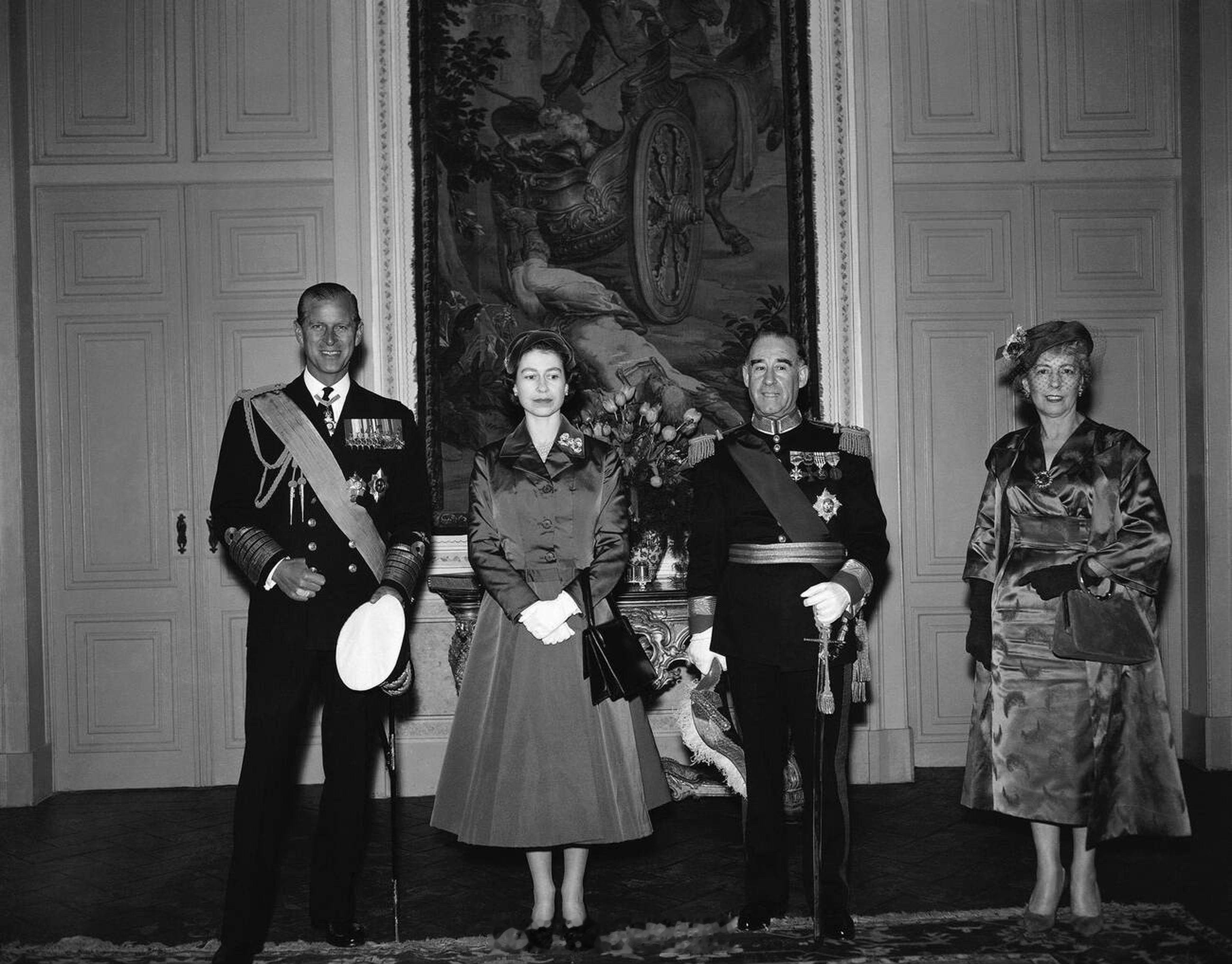 英国王室1957年2月18日，伊丽莎白二世女王和爱丁堡公爵菲利普亲王访问葡萄