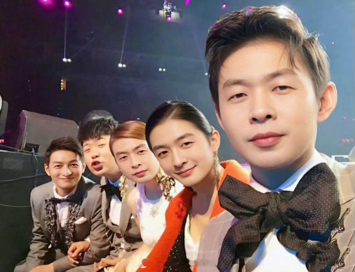 杜海涛回应快乐家族除了海涛共用一张脸笑死，感觉另外四个人会“追杀”杜海涛。特别是