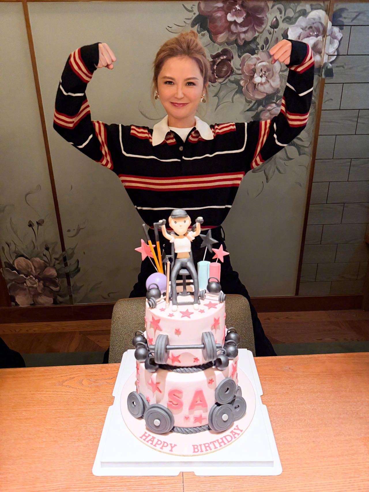 过生日！人未到但也在线上参与了庆祝，好喜欢这种群像友谊！霍汶希和容祖儿上手爆改