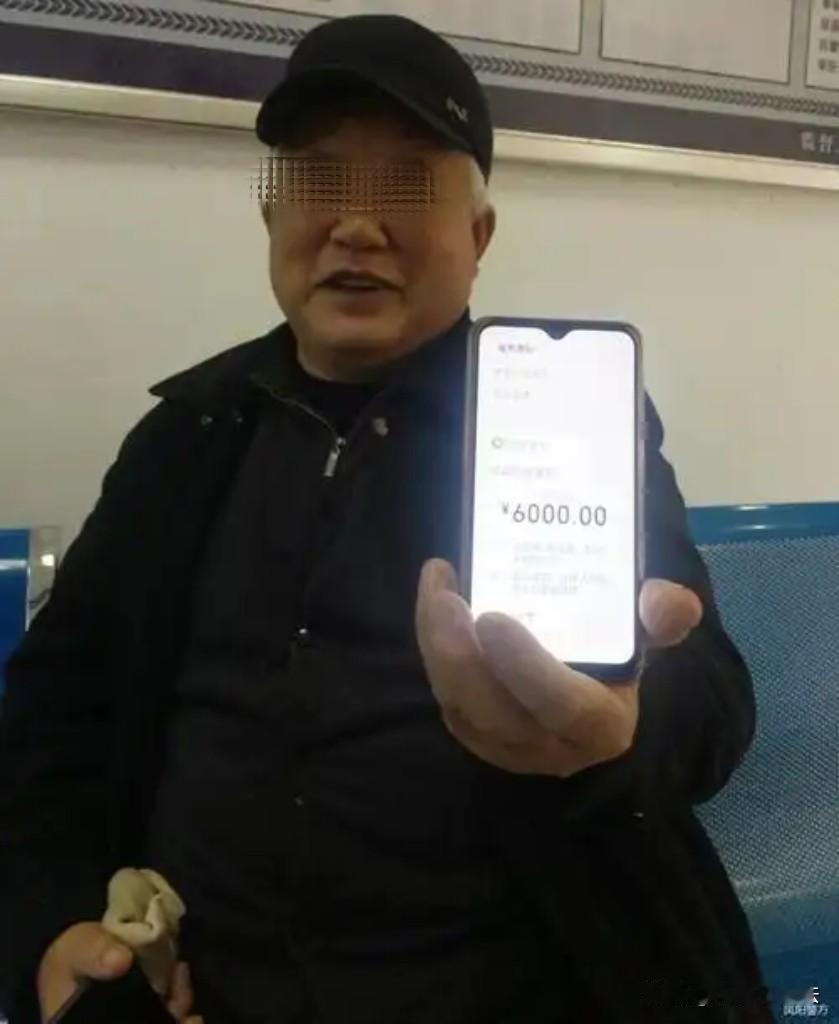 福建厦门，男子为儿子还清购车款后，又连着2年每月给儿子转账6000元，帮他还高额