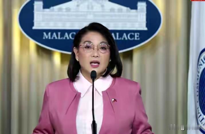 卡斯特罗直接给参议院上眼药水，她说参议院的法官们必须要与宪法一致，公平公正，别还