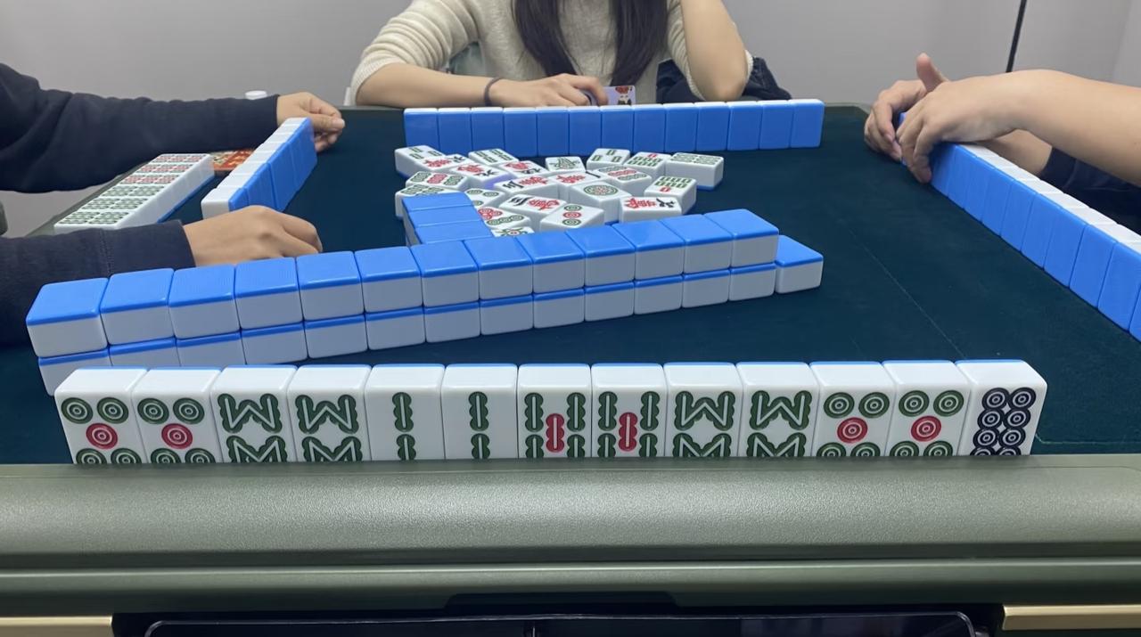 友友们，手都在发抖！这种牌十年难得一遇呀！胡了能翻几番呢？