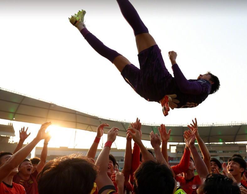 在中国足球没有取得成功之前，所有尝试都不应该被扼杀！“董路模式”也好，“嗨球模