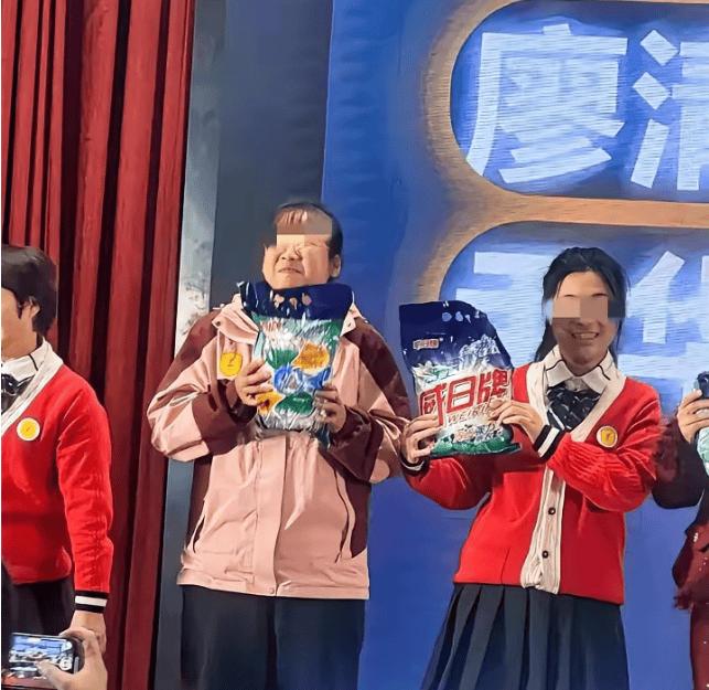 无诚意年会不如不开，别用廉价奖品消耗打工人的真心年底的时候，年会本来是公司奖