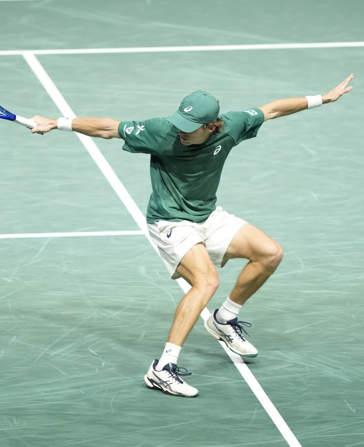 网球talking大会德米纳尔7-6（8）4-66-3击败迪亚洛，连续第