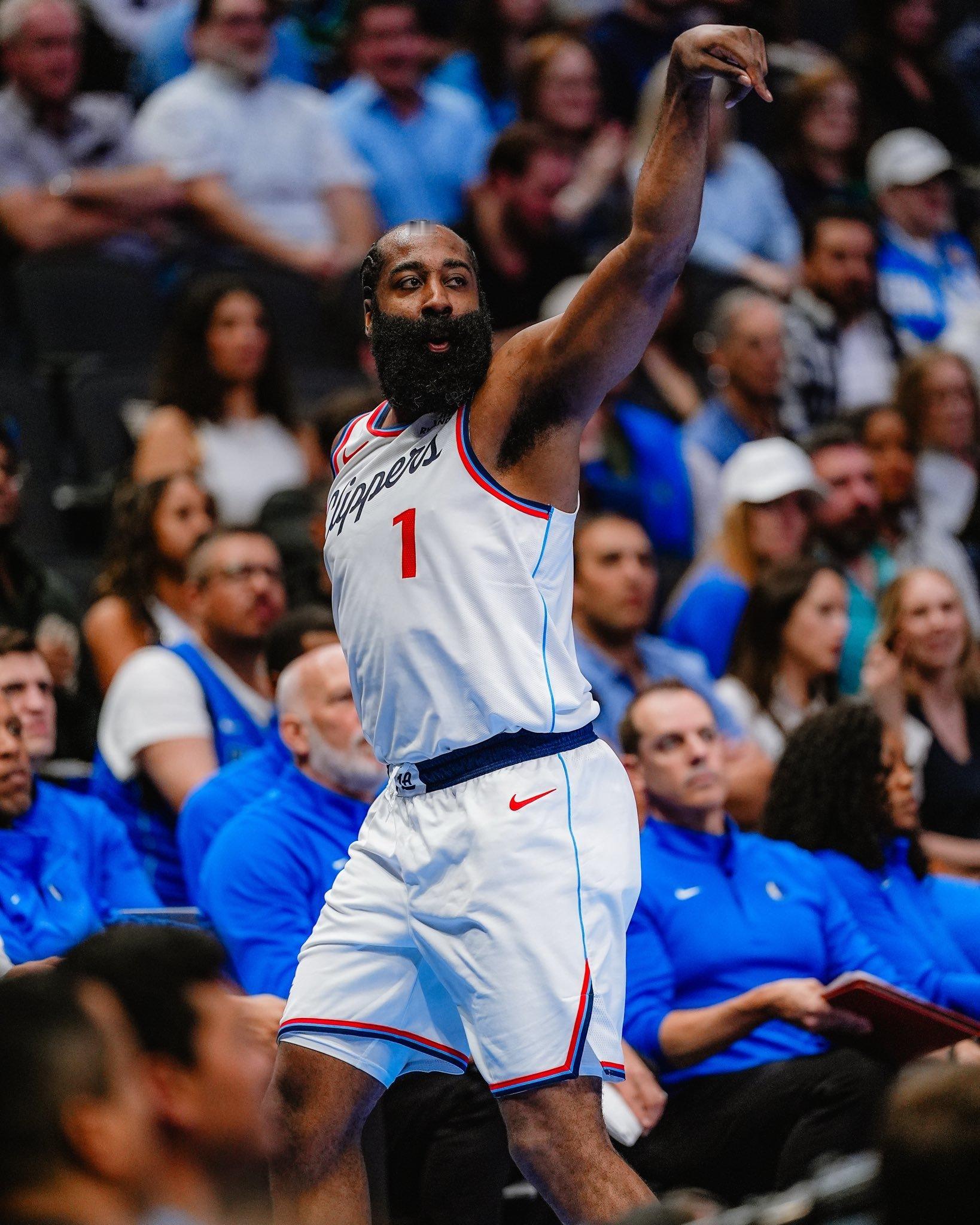 哈登40+三双率领快船双加时战胜独行侠！全场出战51分钟，25中13，其中三分1