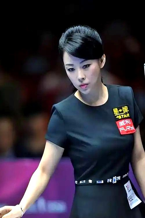 40岁身价8亿无人敢娶，曾公开了四条择偶标准，应征者却寥寥无几，有网友...