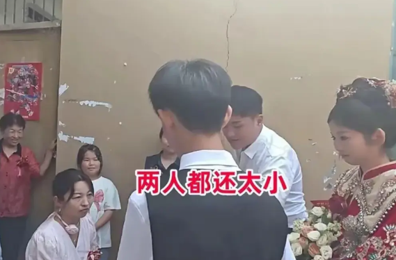 前几天网上传了个视频，在河南一个小村里，有个还没满十八的姑娘挺着五个月大的肚子结