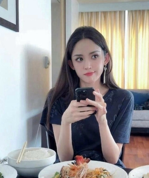 娜扎生图封神！这颜值简直是绝杀，生图比精修还能打！​​​