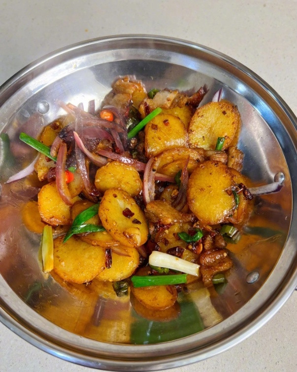 干锅土豆片，焦香粉糯，是我喜欢的土豆