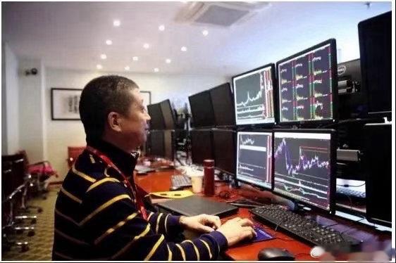 中国未来最具投资价值的公司第一，华为，护城河是研发能力！第二，阿里千问，护城河是