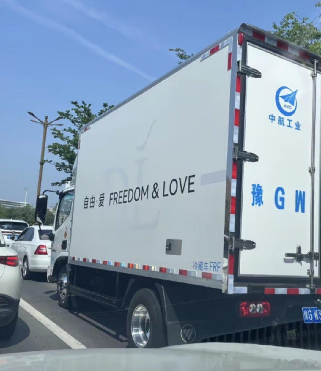 胖东来货车轮毂比家里的饭盆还亮之前不是有人总吹日本的货车很干净吗，这下能不能也