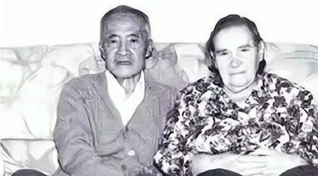 1997年，中国银行在进行内部审计查账时，竟发现周恩来总理在30年前存入了1.2