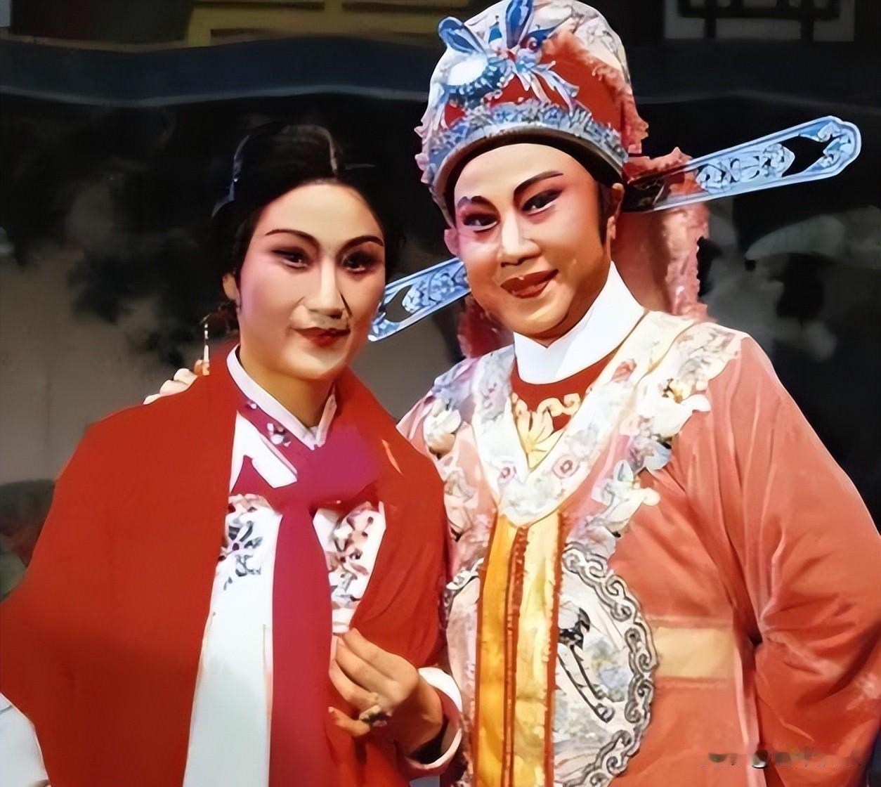 戏票抢光，空屋九年，谁在等她回家。2026年，上海天蟾逸夫舞台的《红楼梦》又卖