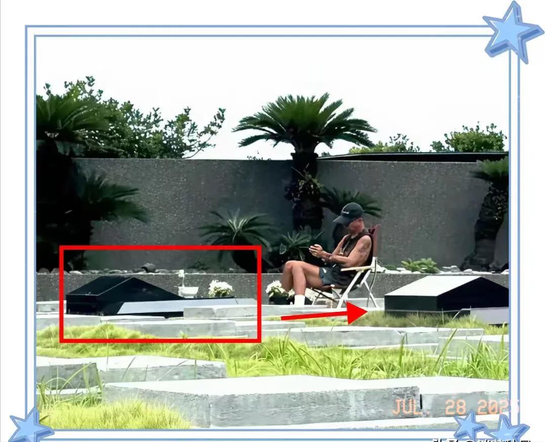 具俊晔唯一令人不解的是在大S的墓地前“吃面”网友曝料：在大S的墓碑前偶遇