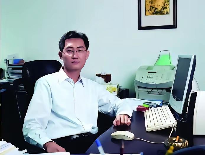 马化腾是个老烟民了，从20多岁开吸，几十年了，看到互联网大佬们聚餐，他的手里总夹