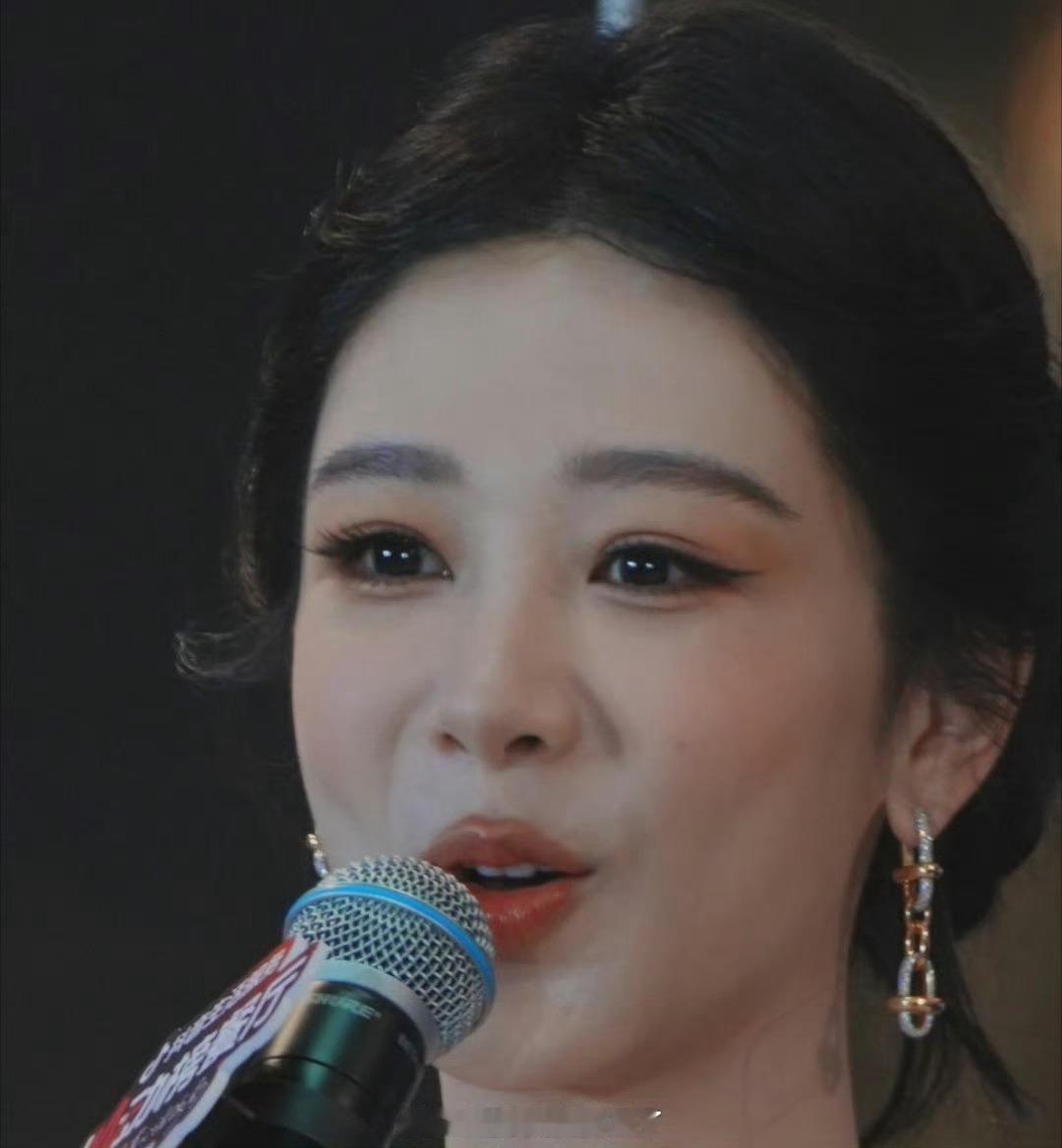 杨紫活动生图