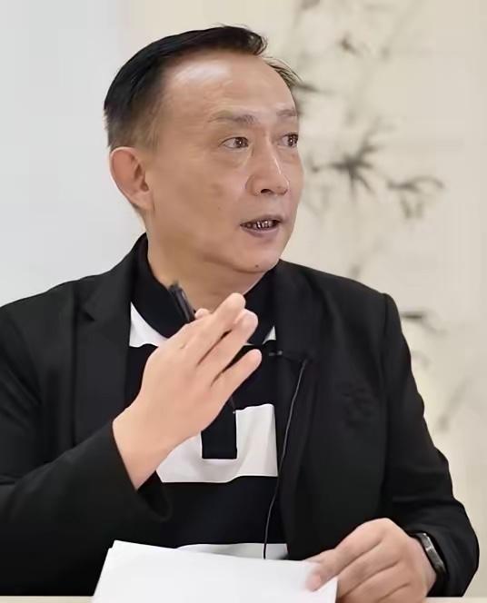 卢麒元反复敲响警钟：别把民生命脉，变成资本的提款机有人曾想把我们喝的水、用的