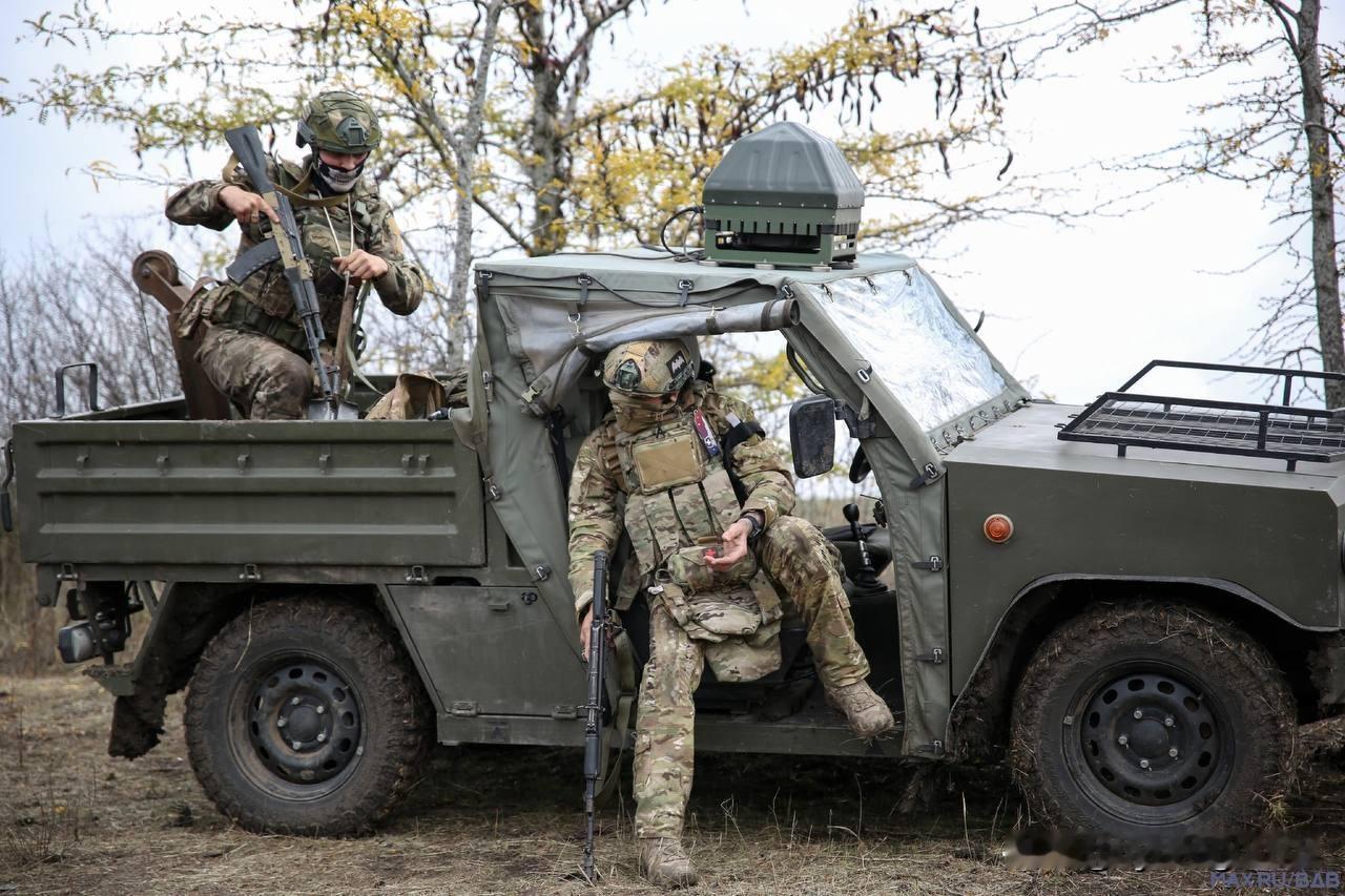 🇷🇺普斯科夫伞兵乘坐轻型战术全地形车“乌兰”。
