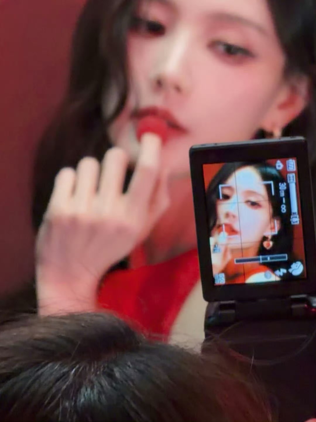 李一桐录一次综艺崩一回牙李一桐和牙贴面到底什么仇什么怨！录hi6吃个枣也能崩牙