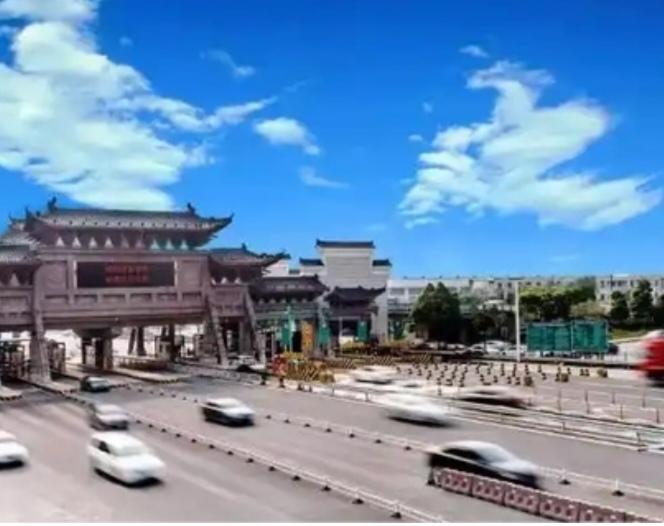 2025年以来，全国多地多条高速公路因收费期满陆续停止收费：‌如湖南长永高速‌，