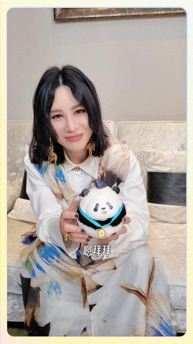 尚雯婕裙子里穿了两条裤子尚雯婕把“风度温度两不误”焊在穿搭上！跨年舞台裙裤叠穿