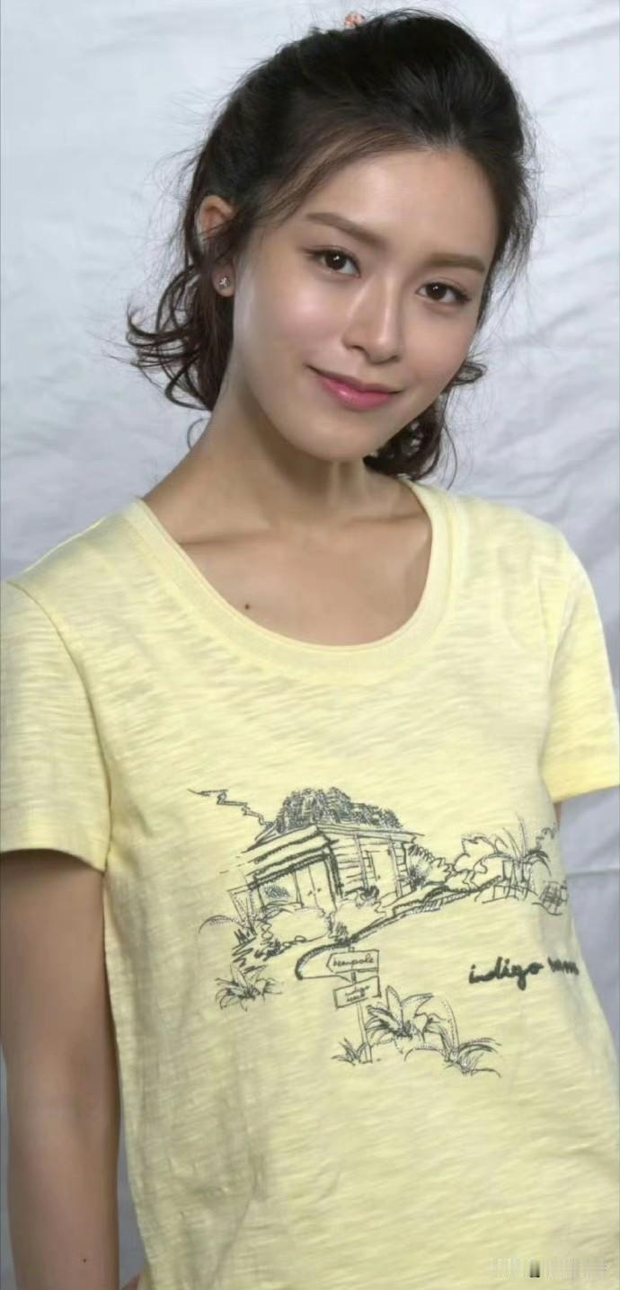 青春时期的文咏珊真的是貌美如花，妥妥的校花级别！