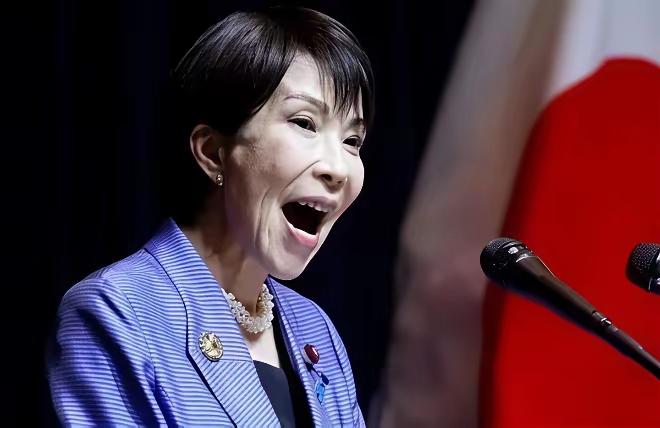 高市早苗变脸的速度，绝了！前脚刚把给中国人发的签证费一口气涨了5倍，后脚就因为一