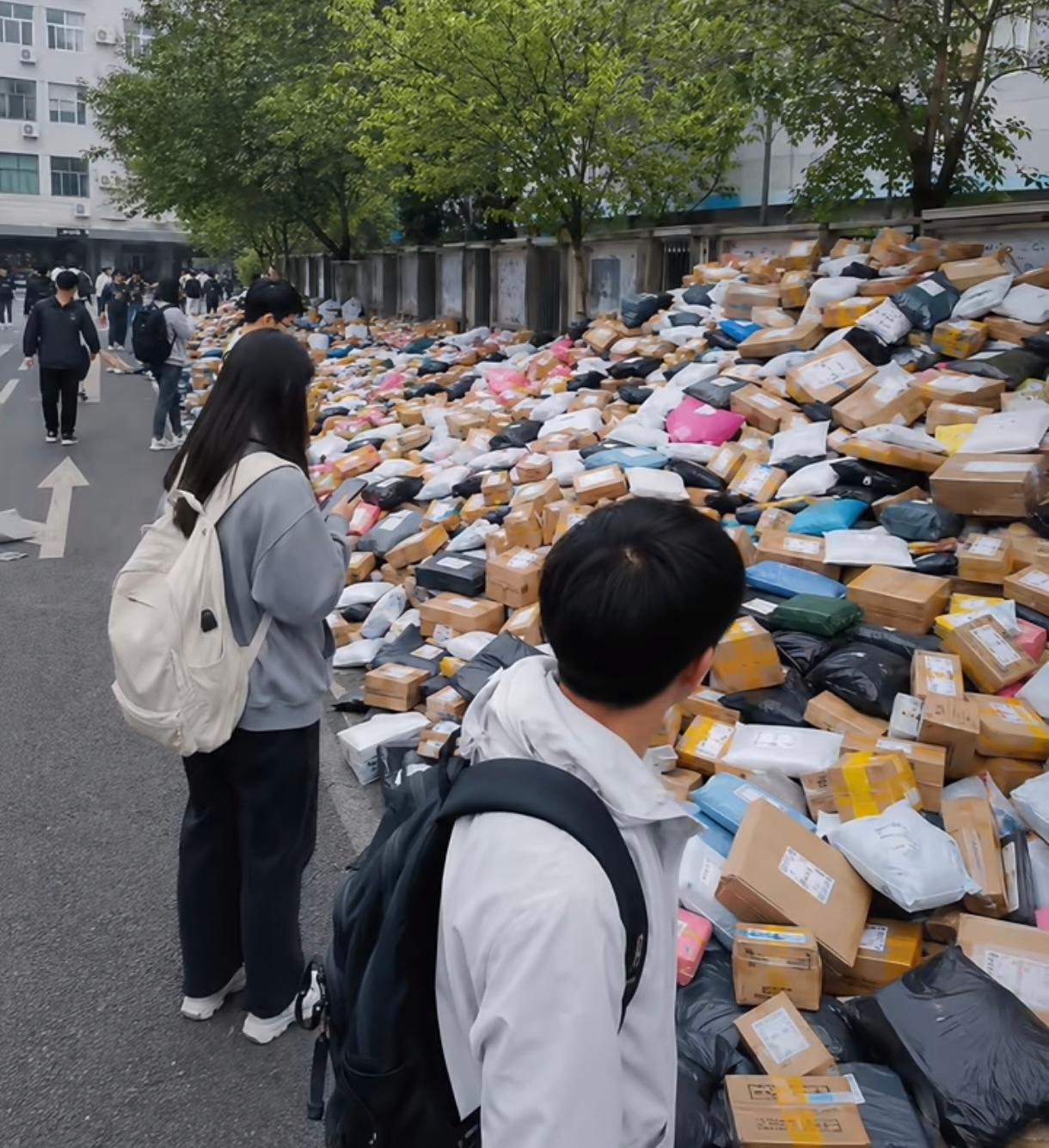 终于知道大海捞针是什么感觉了，家长说把快递邮到学校，全世界都知道的。你要知道中国