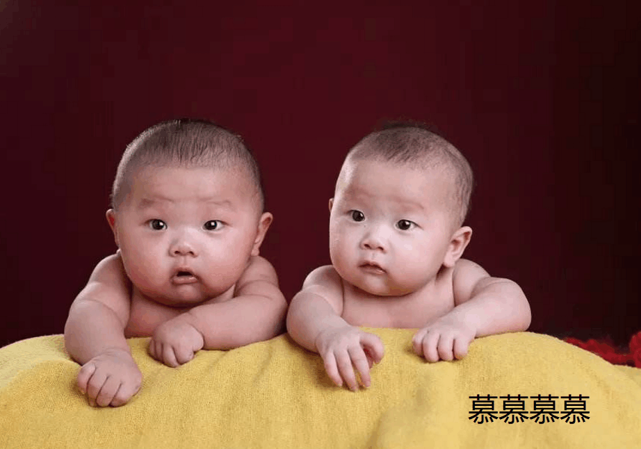 27岁孕妈怀上四胞胎, 产下两对龙凤胎, 全家高兴的直跺脚