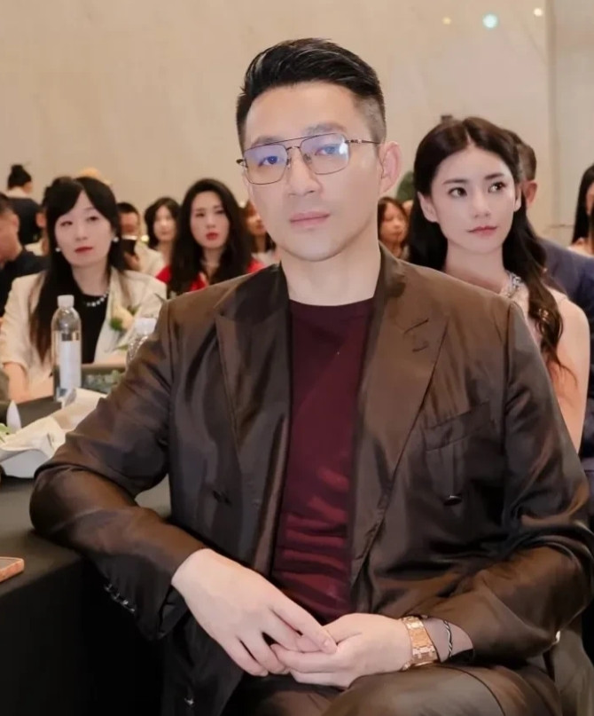 汪小菲应该适可而止了不要忘了大S的心愿她可不想让小玥儿和小霖霖抛头露面最近
