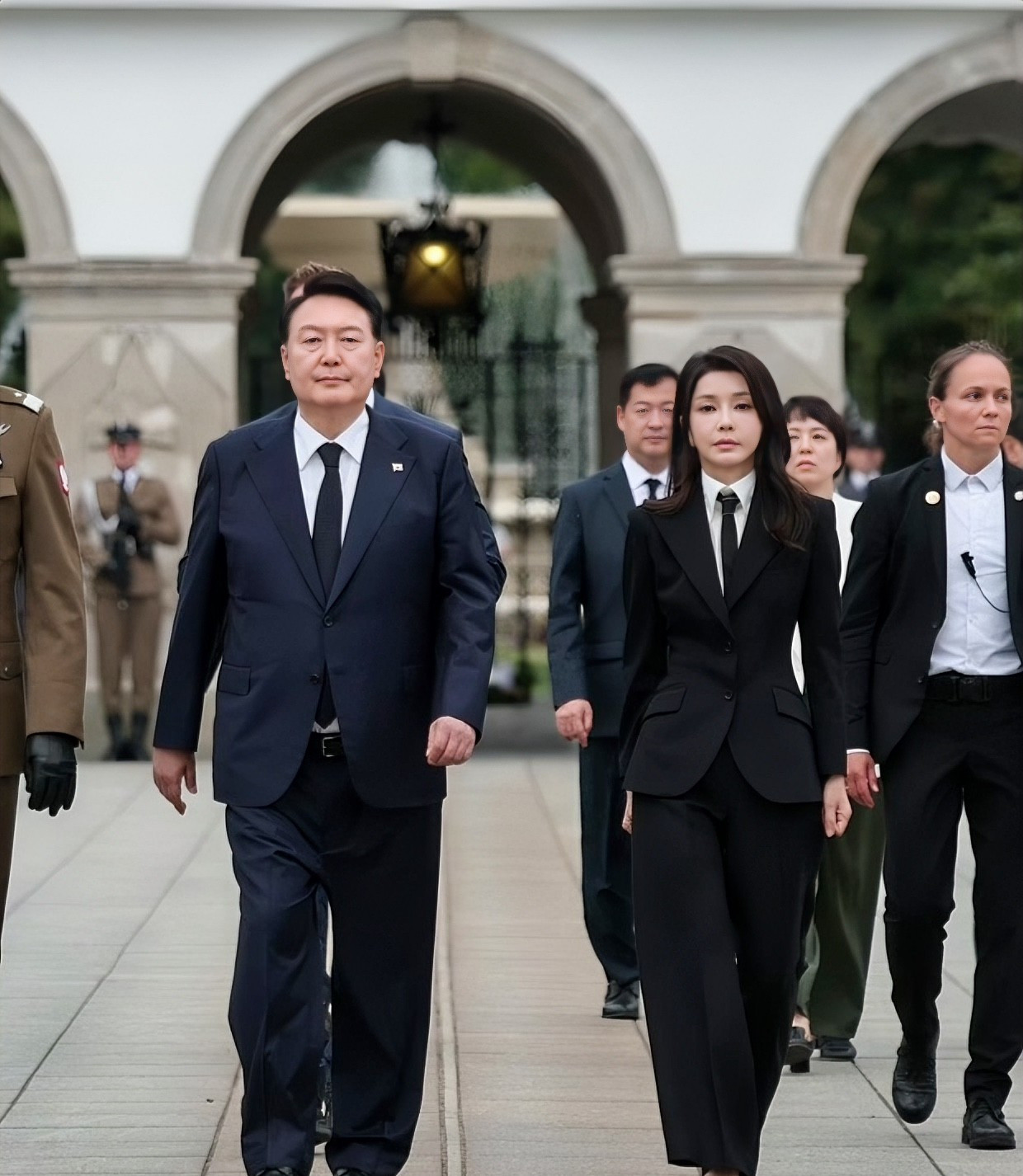 金建希学位被撤，韩国高校太现实韩国前第一夫人金建希的硕士