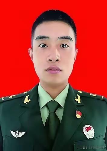 王亮，1999年1月生，江西景德镇人，中共党员，2016年9月入伍，第72集团军