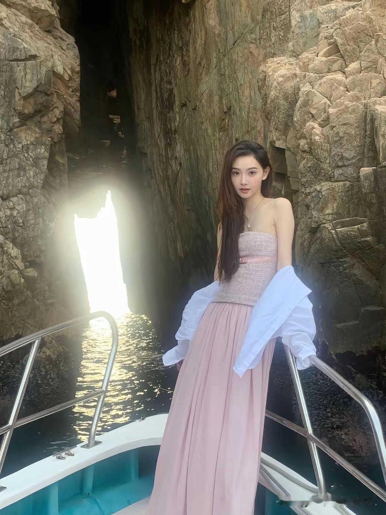 事实证明，不戴眼镜比戴眼镜好看，不接受反驳！